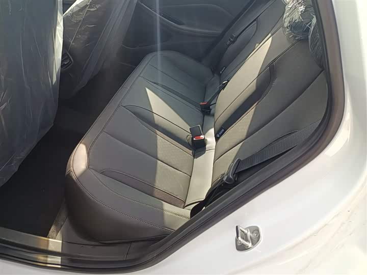 Фото 17 - Buick Verano