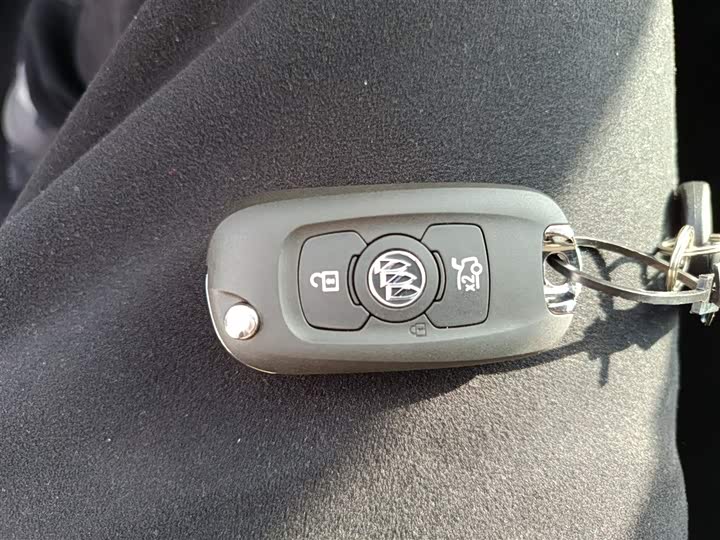 Фото 9 - Buick Verano