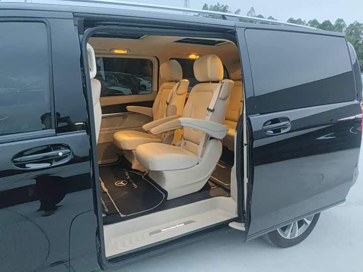 Фото 5 - Mercedes-Benz V-Class