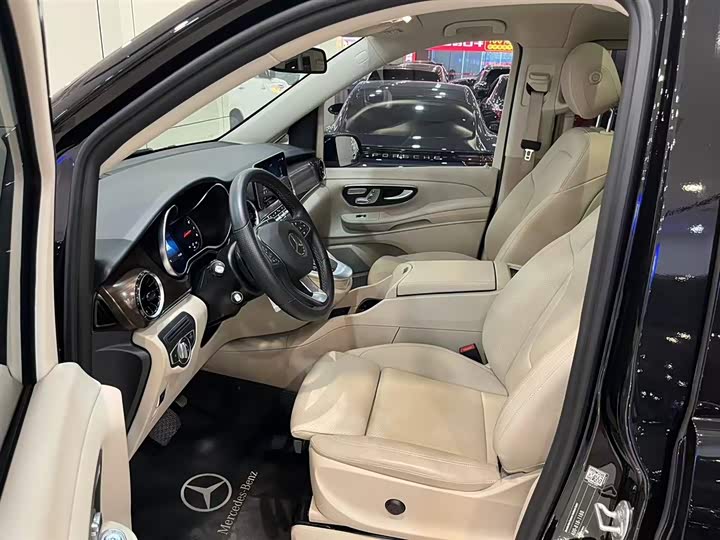 Фото 7 - Mercedes-Benz V-Class