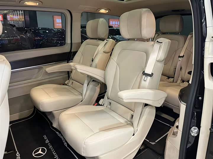 Фото 8 - Mercedes-Benz V-Class