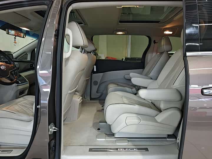 Фото 11 - Buick GL8 ES