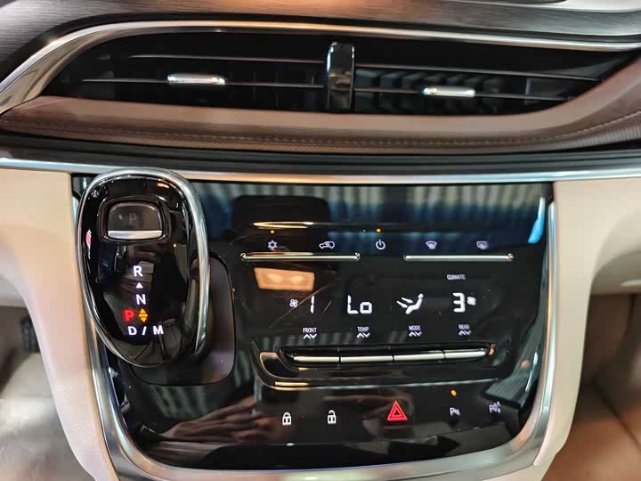 Фото 18 - Buick GL8 ES