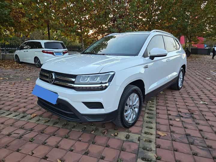 Фото 1 - Volkswagen Tharu