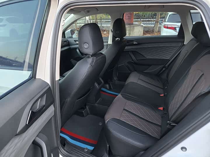 Фото 8 - Volkswagen Tharu