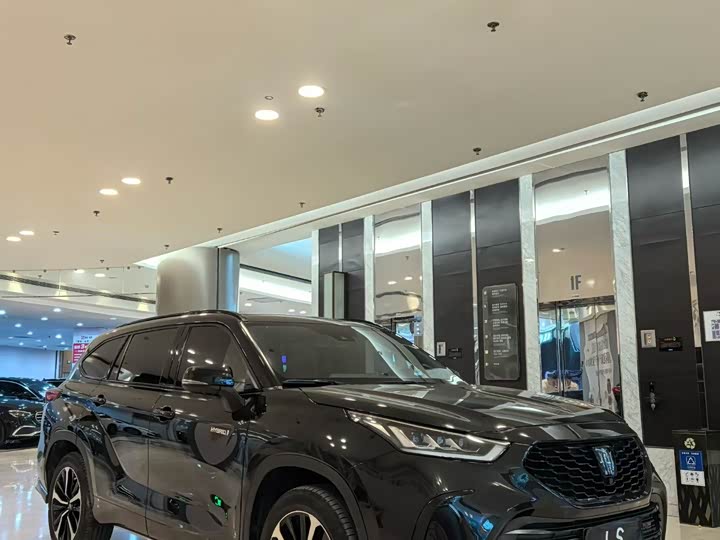 Фото 3 - Toyota Crown Kluger