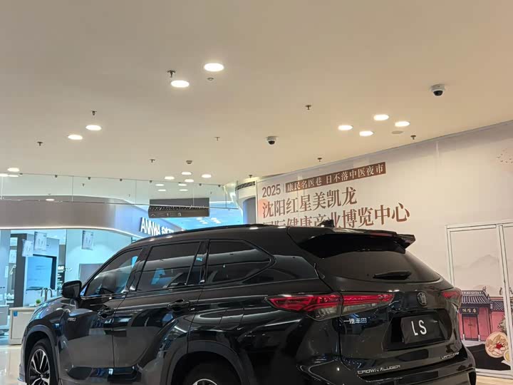 Фото 9 - Toyota Crown Kluger