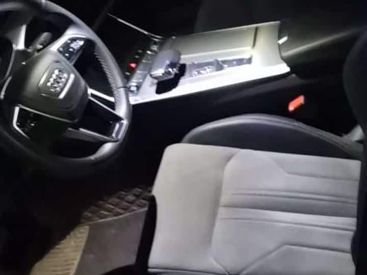 Фото 4 - Audi A6L