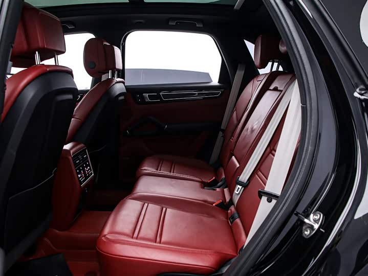 Фото 14 - Porsche Cayenne