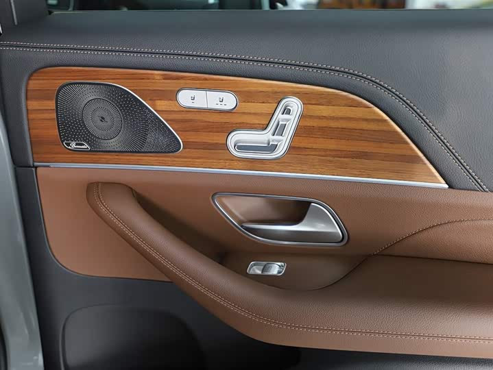 Фото 21 - Mercedes-Benz GLS-Class