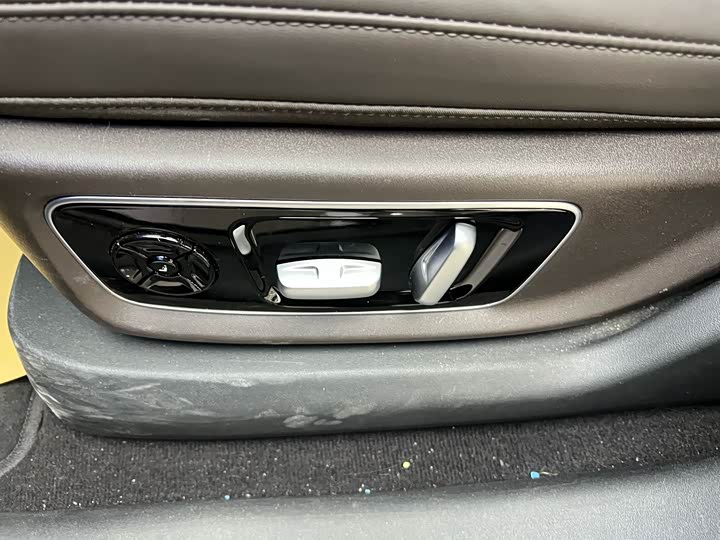 Фото 8 - LiXiang L9