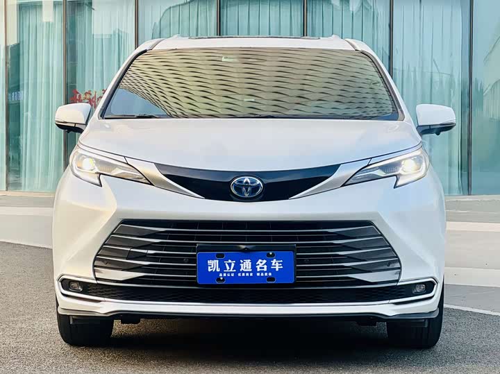 Фото 2 - Toyota Sienna