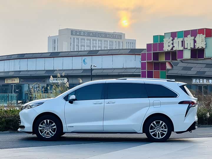 Фото 3 - Toyota Sienna