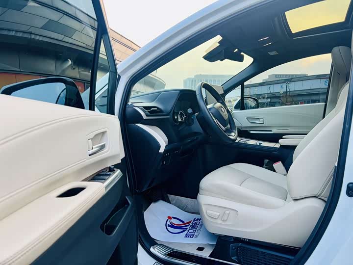 Фото 6 - Toyota Sienna