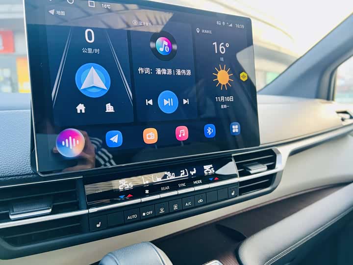 Фото 7 - Toyota Sienna