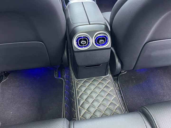 Фото 16 - Mercedes-Benz C-Class