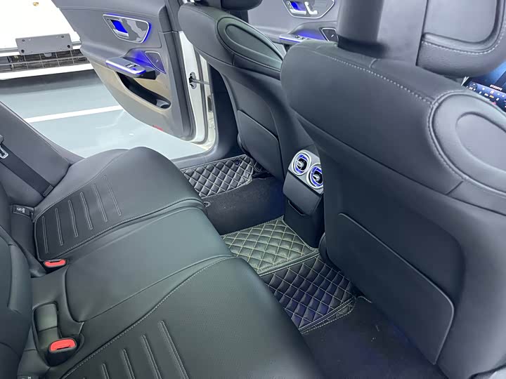 Фото 18 - Mercedes-Benz C-Class