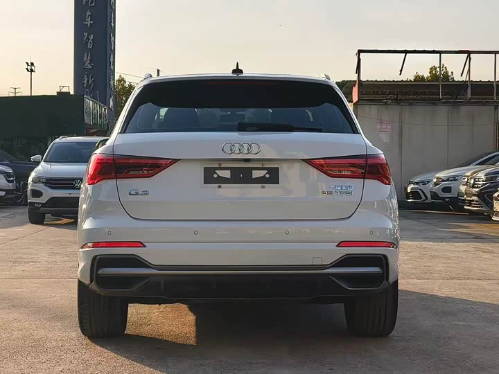 Фото 8 - Audi Q3