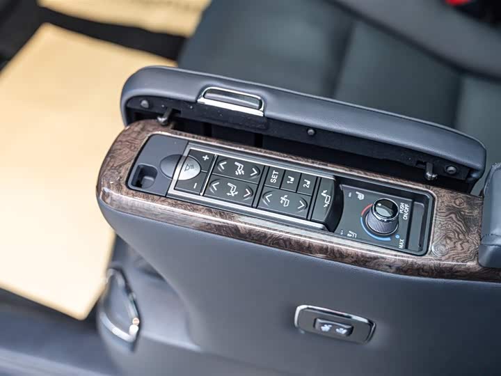 Фото 25 - Toyota Alphard