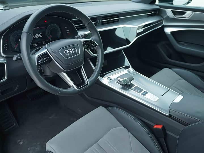 Фото 10 - Audi A6L