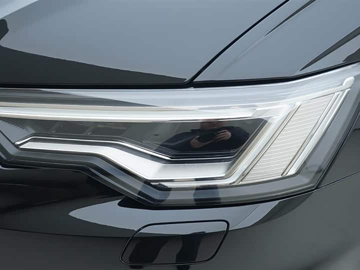 Фото 14 - Audi A6L