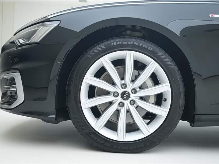 Фото 15 - Audi A6L