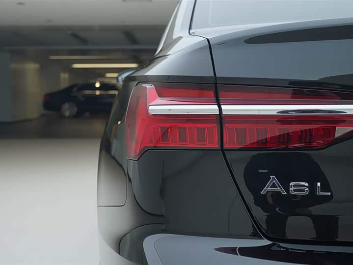 Фото 16 - Audi A6L