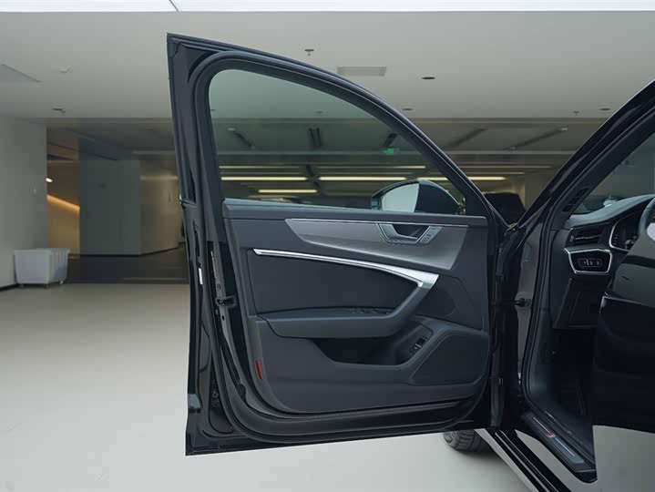 Фото 17 - Audi A6L