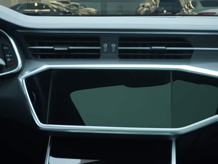 Фото 19 - Audi A6L