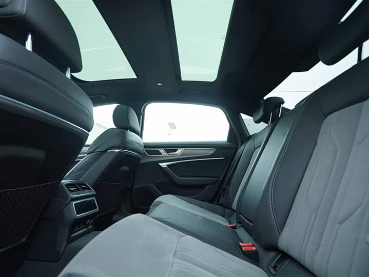 Фото 21 - Audi A6L