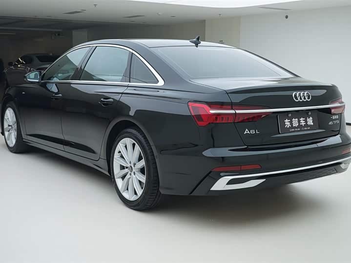 Фото 5 - Audi A6L