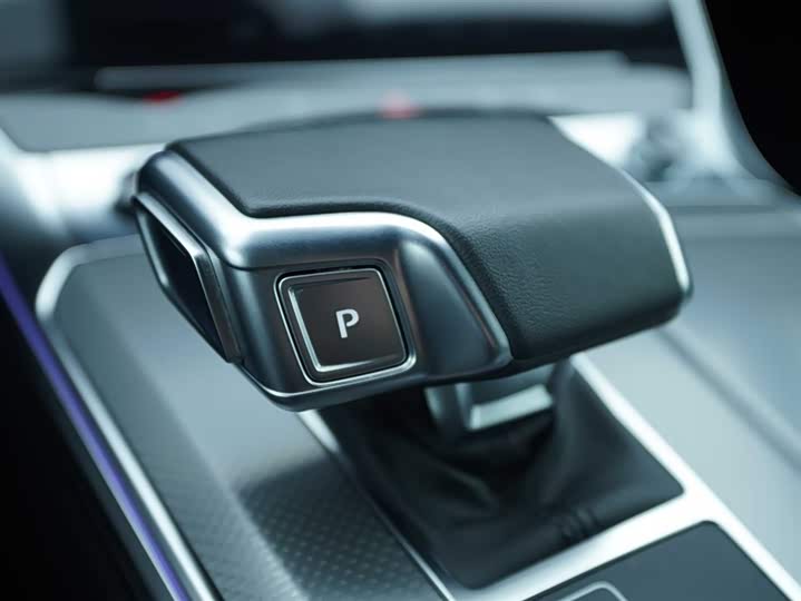 Фото 9 - Audi A6L