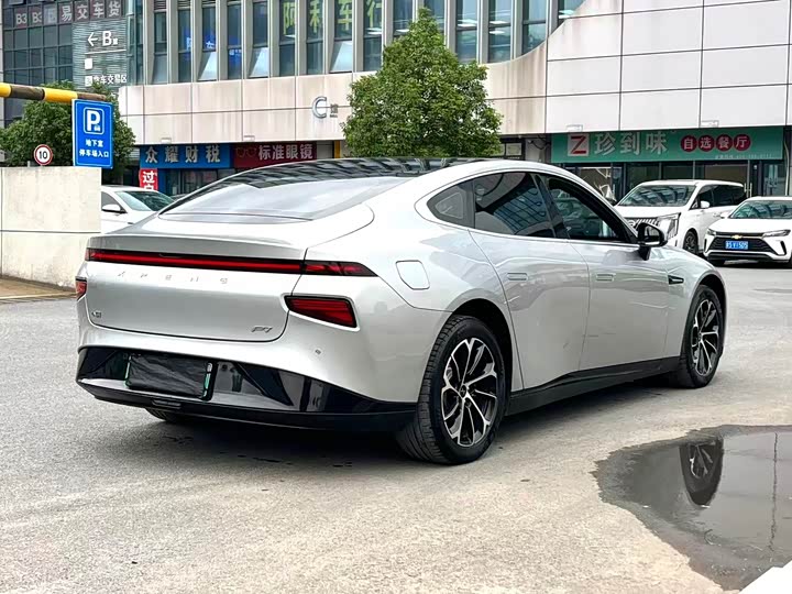 Фото 6 - XPeng P7