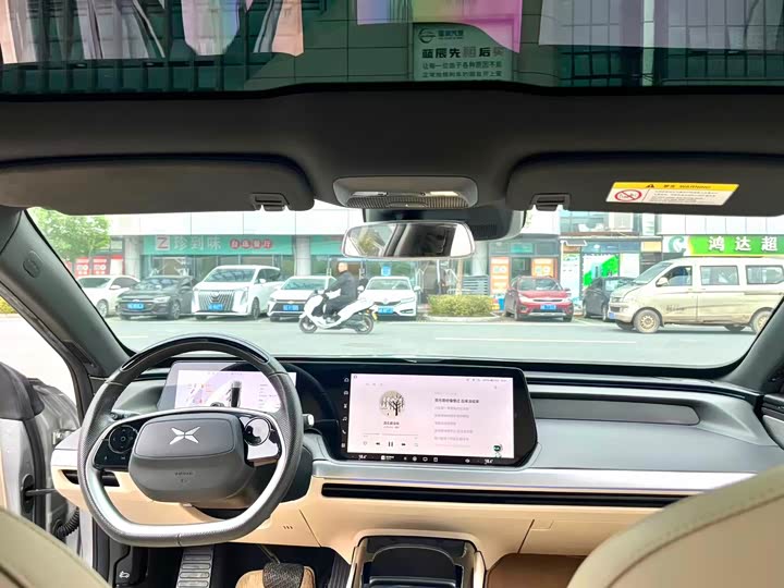 Фото 9 - XPeng P7