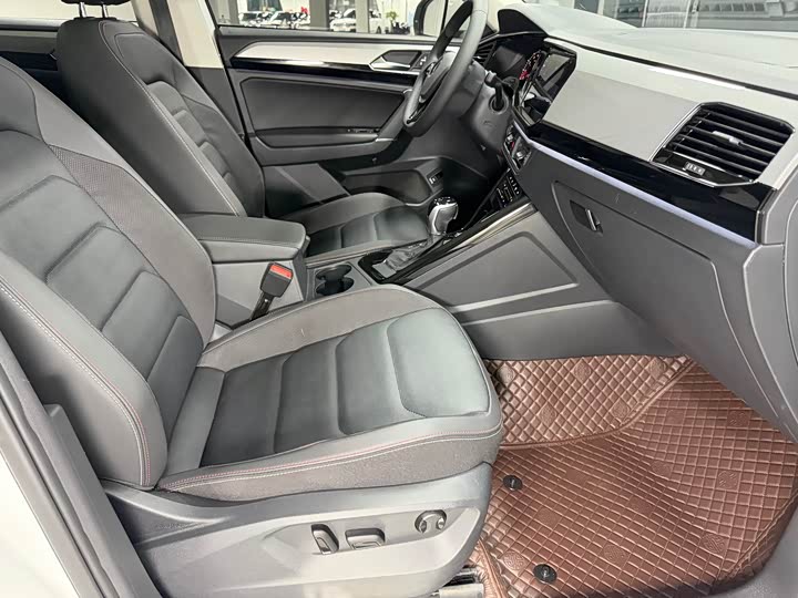 Фото 23 - Volkswagen Tayron