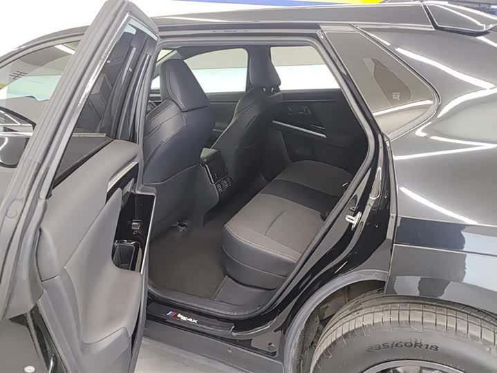 Фото 11 - Toyota bZ4X