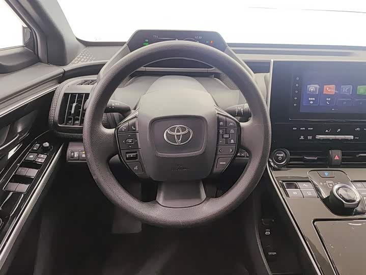 Фото 15 - Toyota bZ4X