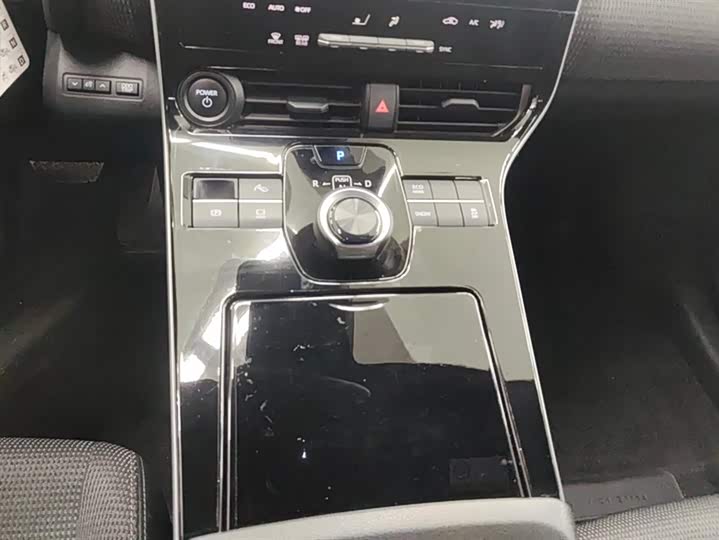 Фото 16 - Toyota bZ4X