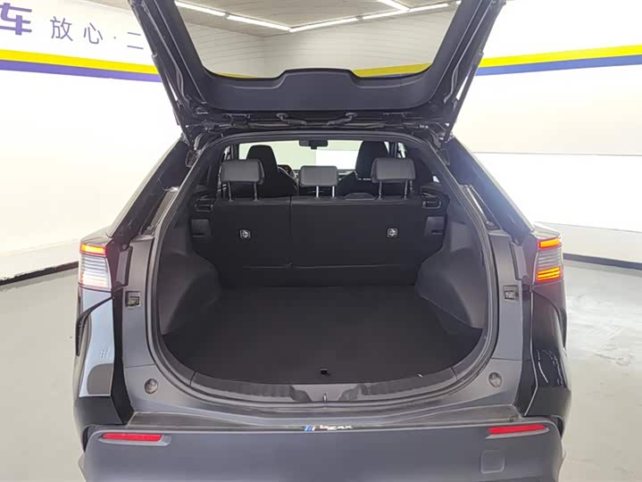 Фото 4 - Toyota bZ4X