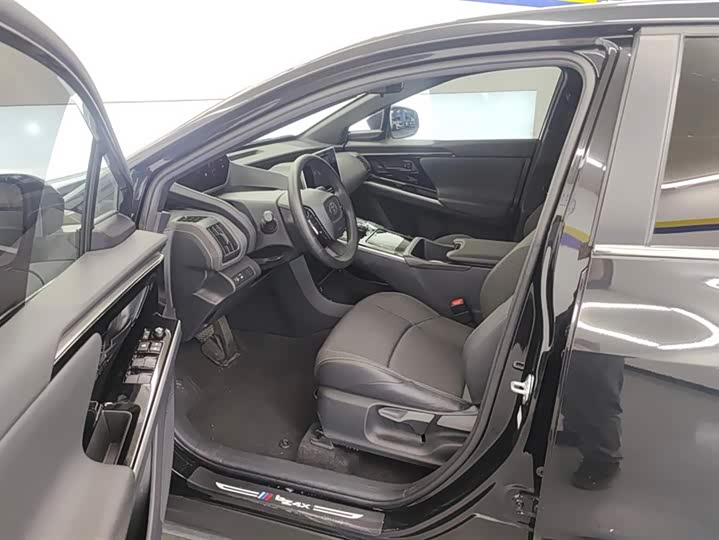 Фото 9 - Toyota bZ4X