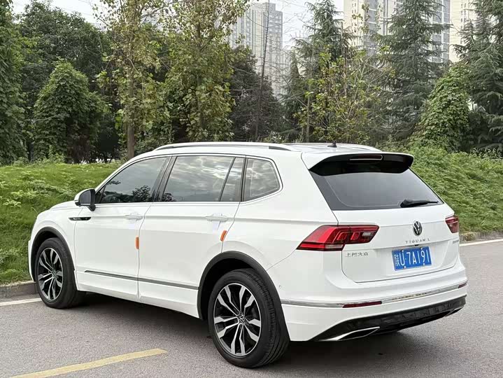 Фото 12 - Volkswagen Tiguan L Pro