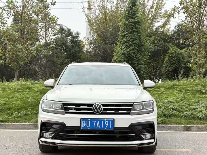 Фото 2 - Volkswagen Tiguan L Pro