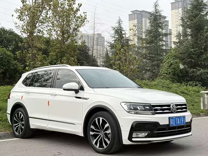 Фото 3 - Volkswagen Tiguan L Pro