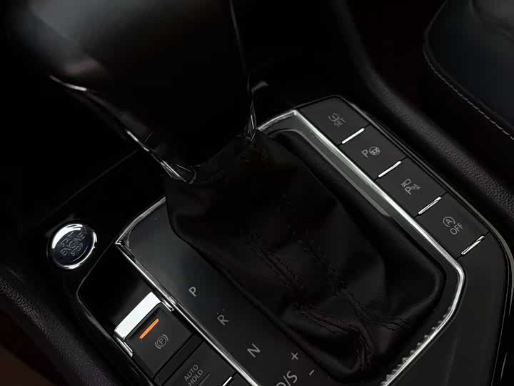 Фото 7 - Volkswagen Tiguan L Pro