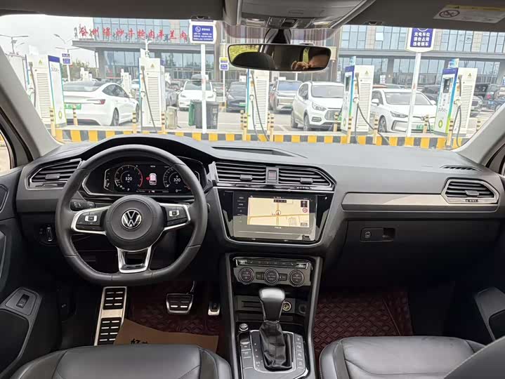 Фото 8 - Volkswagen Tiguan L Pro