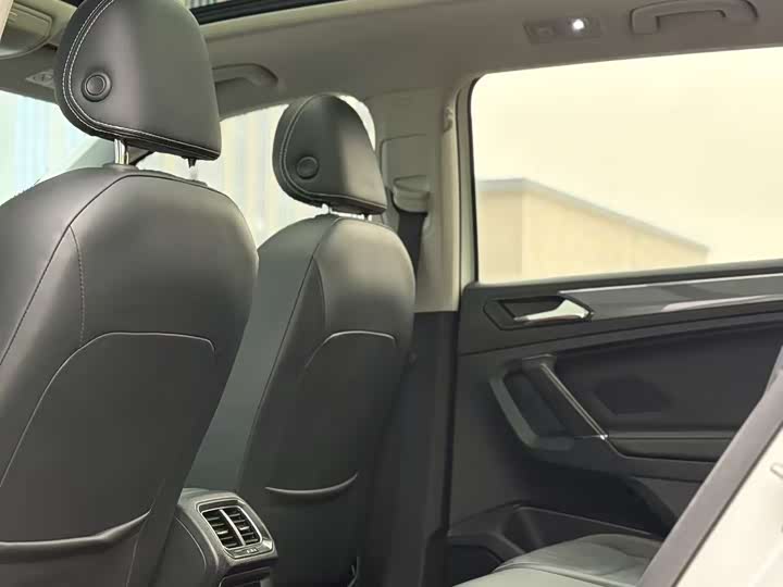 Фото 9 - Volkswagen Tiguan L Pro