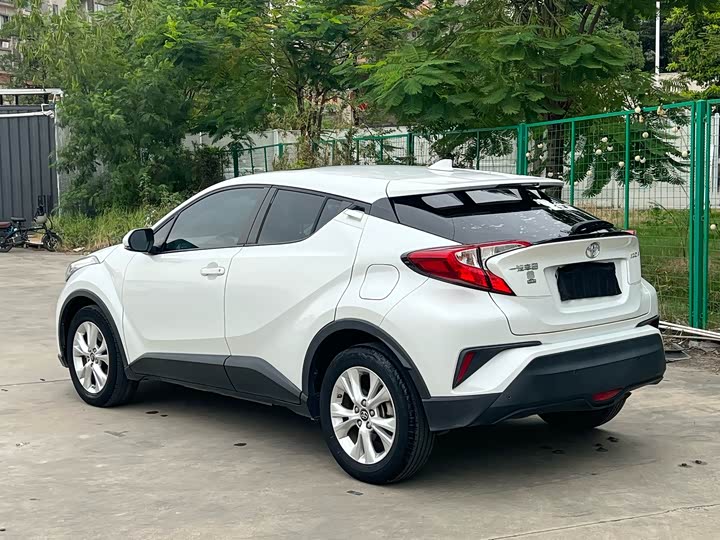 Фото 4 - Toyota Izoa