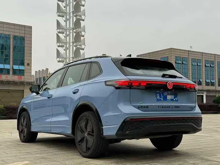 Фото 3 - Volkswagen Tiguan L Pro