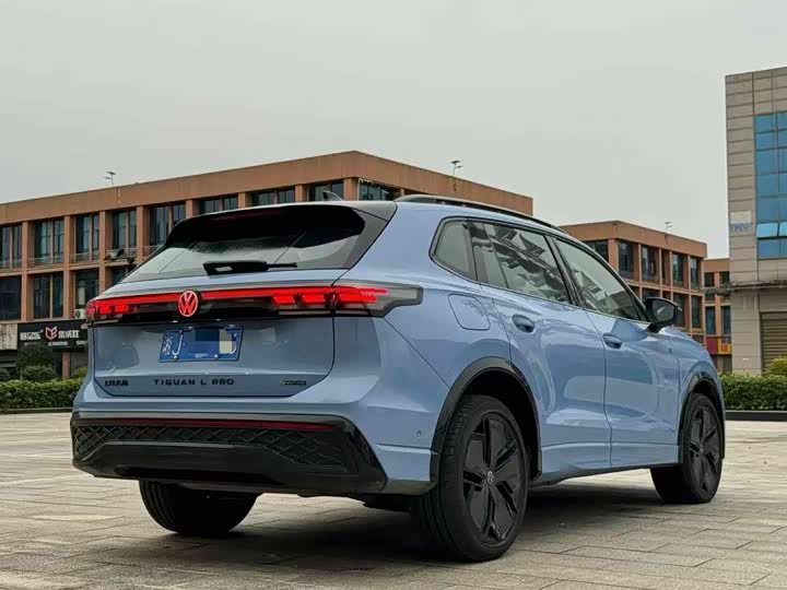 Фото 4 - Volkswagen Tiguan L Pro