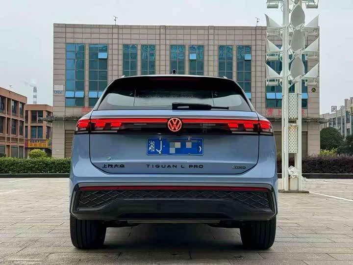 Фото 8 - Volkswagen Tiguan L Pro